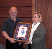 Bruce Falkins received the Commissioner´s Commendation from Susan Steele, Regional Director of Maritime Services at the Canadian Coast Guard 